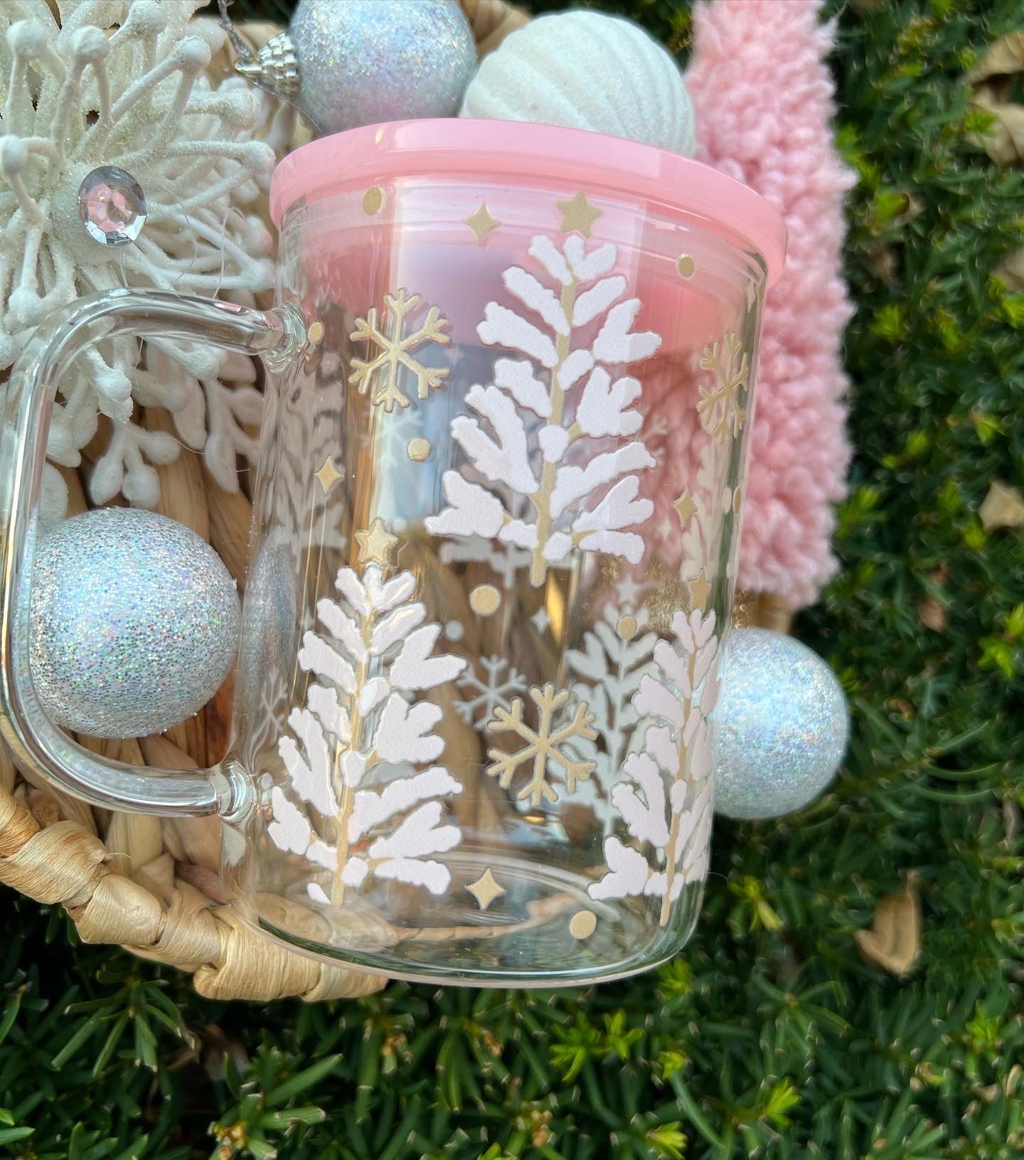 Pink Christmas trees Glass mug